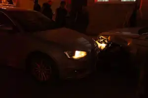 “Dur” ihtarına uymadı, araçlara çarpa ...