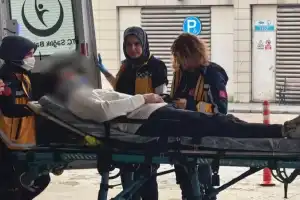 Motosikletten düşen genç yaralandı