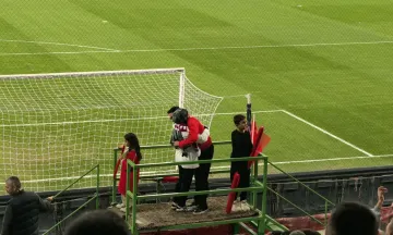 Bursa'da stadyumda sürpriz evlilik teklifi