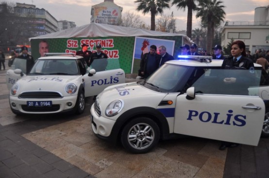 Geçmişten günümüzü polis arabaları