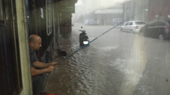 Her yağmurda aynı manzara