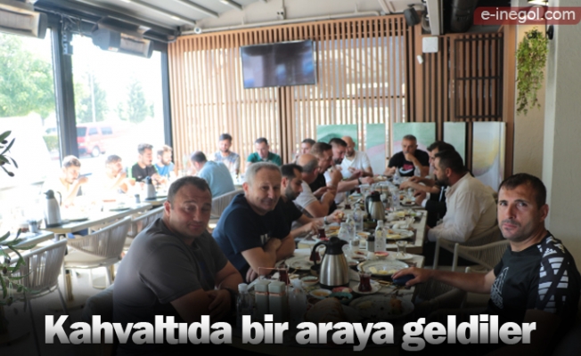 Kahvaltıda bir araya geldiler