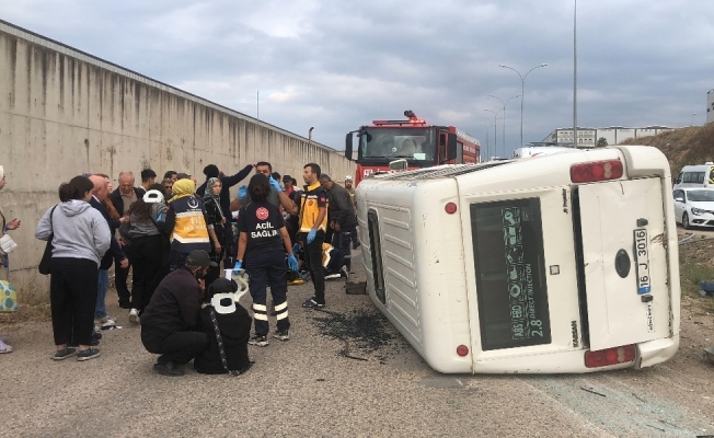 İnegöl'de işçi servisi devrildi 