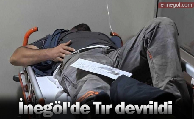 İnegöl'de Tır devrildi 