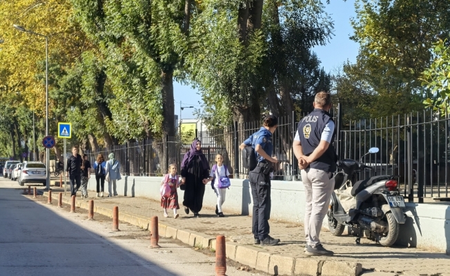 İnegöl polisi okullar bölgesinde kuş uçurtmuyor