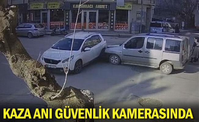 Kaza anı güvenlik kamerasında