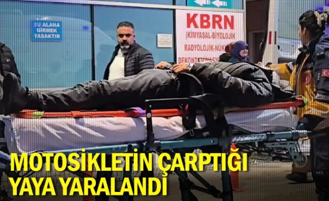 Motosikletin çarptığı yaya yaralandı