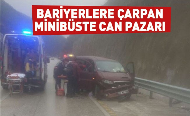 Bariyerlere çarpan minibüste can pazarı