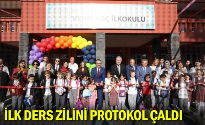 İlk Ders Zilini Protokol Çaldı