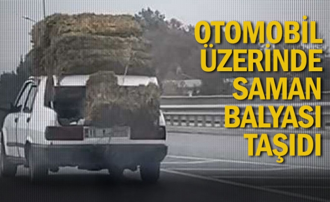 Otomobil üzerinde saman balyası taşıdı