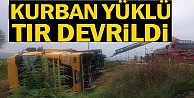 İnegöl'de kurbanlık yüklü tır devrildi!