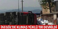 Kumaş yüklü TIR devrildi