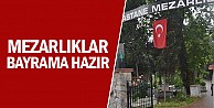 Mezarlıklar bayrama hazır