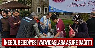 İnegöl Belediyesi vatandaşlara aşure dağıttı