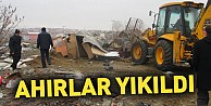 Ahırlar yıkıldı