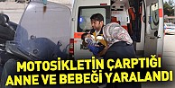 Motosikletin çarptığı anne ve bebeği yaralandı