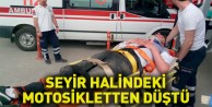 Seyir halindeki motosikletten düştü