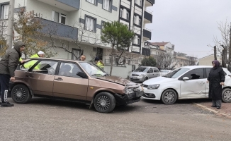 Yine aynı kavşak yine kaza!