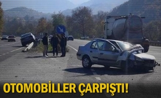 Otomobiller çarpıştı!