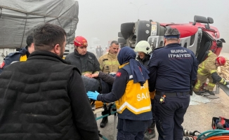 İnegöl'de kontrolden çıkan TIR devrildi