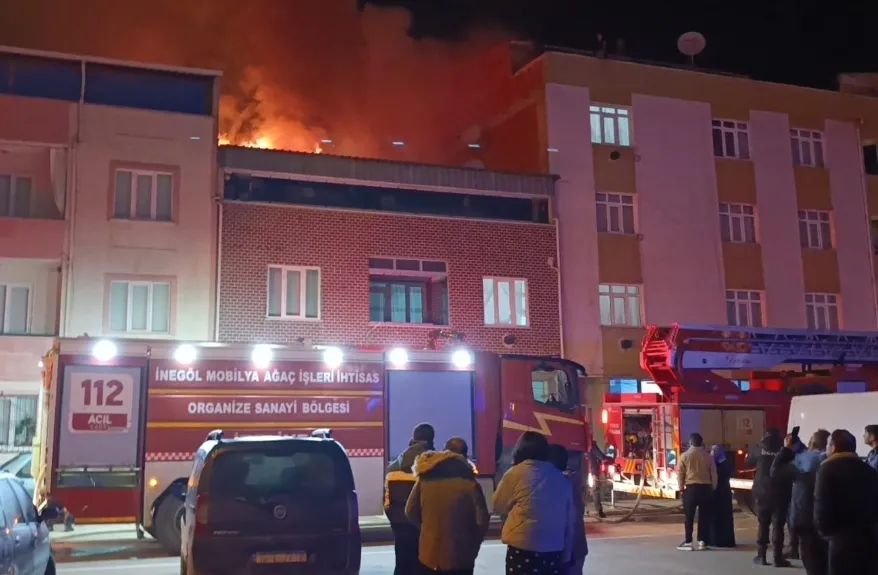 İnegöl'de geceyi alevler aydınlattı!