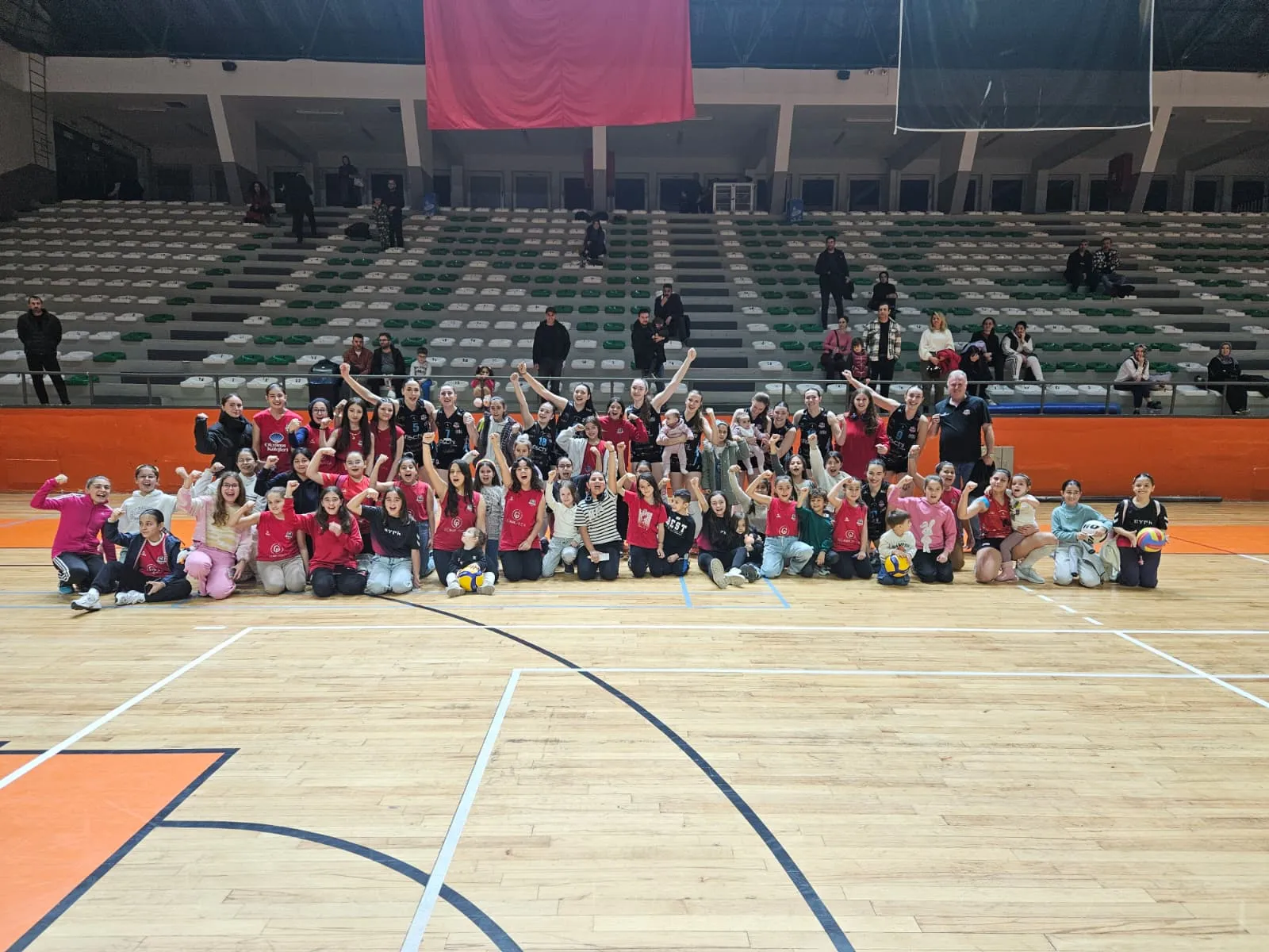 İnegöl'ün Sultanları Play-Off Yolunda İlerliyor