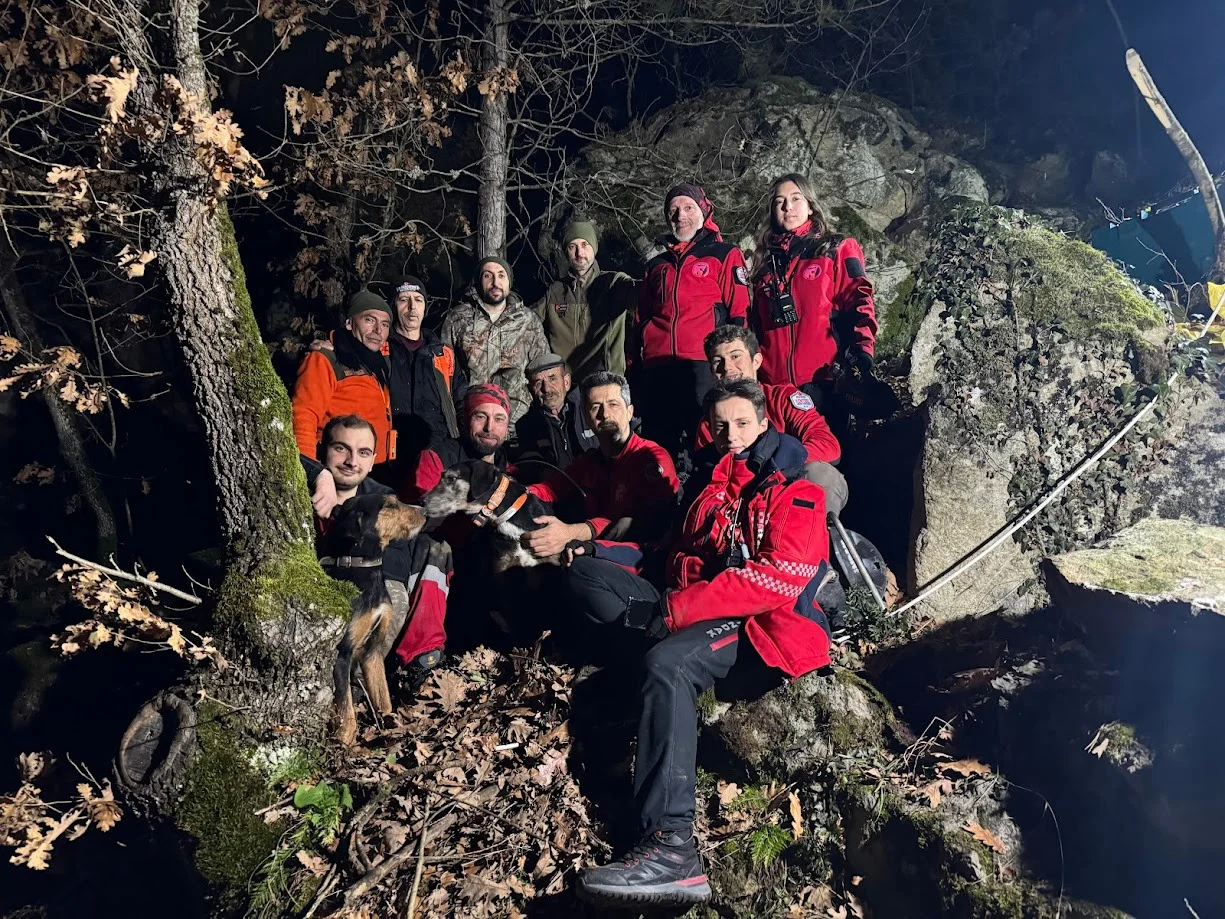 Mahsur kalan av köpekleri 7 saatte kurtarıldı